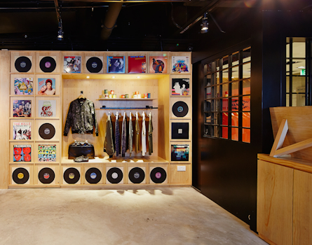 The Fred Perry Laurel Wreath Store in Singapore, designed by Studio Königshausen, pays homage to music and youth culture through its unique design. 